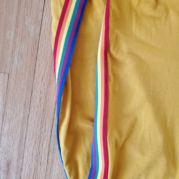 🚫 Donated 🚫 Stripe yellow pants : damage noted - Picture 4 of 9